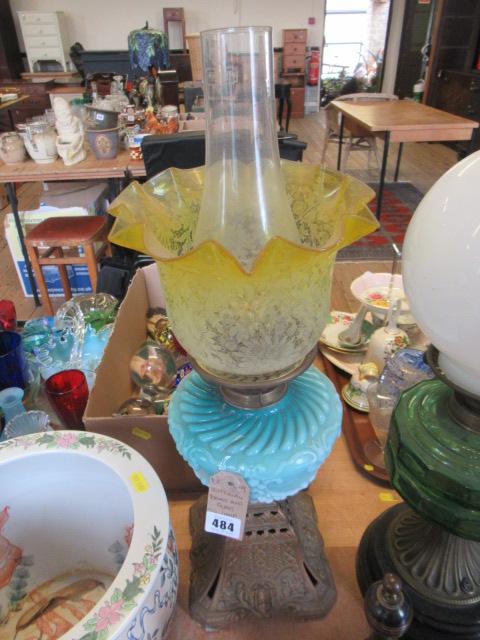 VICTORIAN BRASS AND GLASS OIL LAMP Image