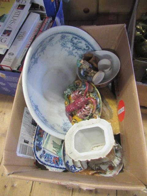 BOX OF CERAMICS INCLUDING WAIN STYLE CAT AND LOBSTER PLAQUE Image
