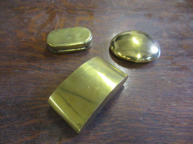 THREE ANTIQUE SNUFF BOXES Image
