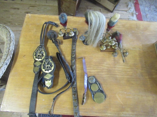 BOX OF HORSE BRASS FINIALS Image
