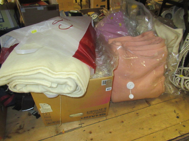 QUANTITY OF WOOL BLANKETS Image