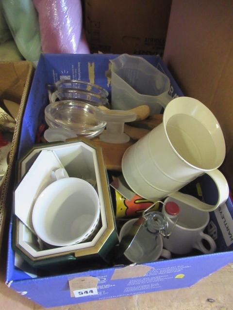 BOX OF KITCHENWARE Image