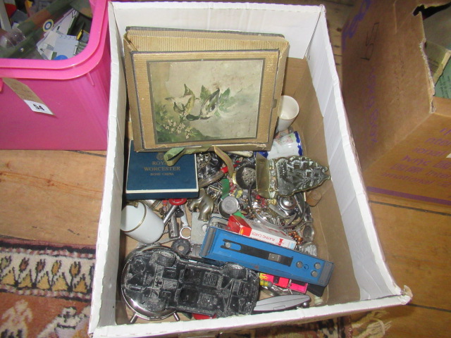 BOX OF COLLECTABLES Image