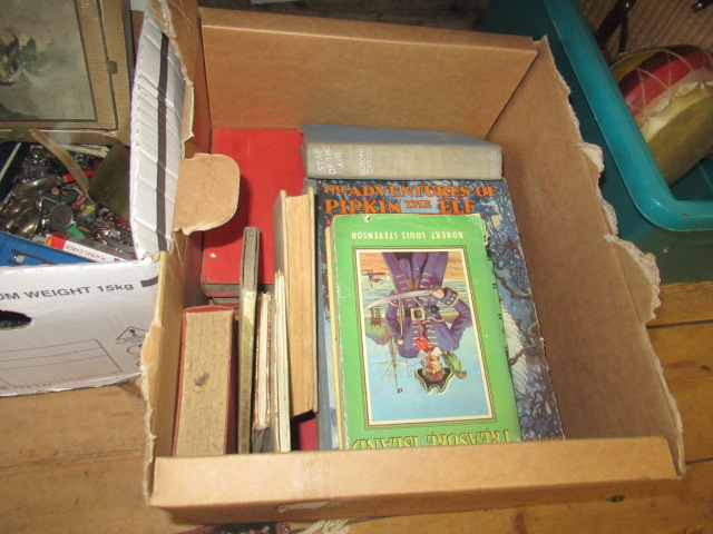 BOX OF VINTAGE CHILDREN'S BOOKS INCLUDING RICHMAL CROMPTON'S WILLAM SERIES Image