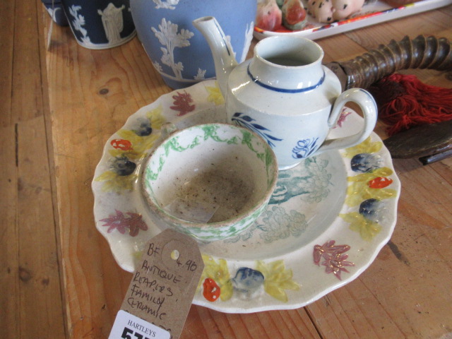 ANTIQUE REAPERS FAMILY CERAMIC PLATE ETC Image