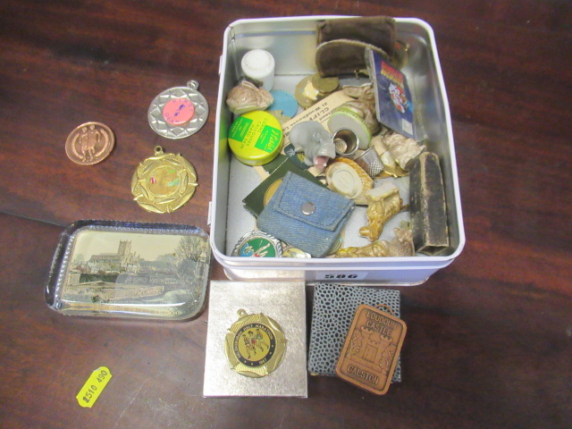 BOX OF COLLECTABLES Image