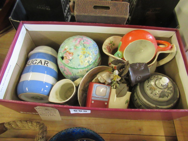BOX OF COLLECTABLES INCLUDING T G GREEN SUGAR CASTOR AND BUNNYKINS ETC Image