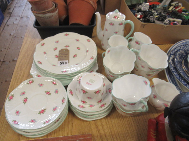 QUANTITY OF SHELLEY ROSEBUD PATTERN CHINA TEA AND COFFEE SERVICE Image