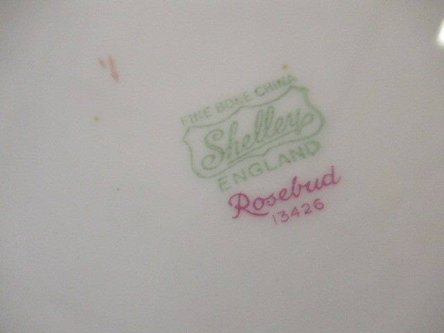 QUANTITY OF SHELLEY ROSEBUD PATTERN CHINA TEA AND COFFEE SERVICE Image