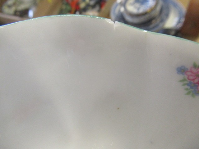 QUANTITY OF SHELLEY ROSEBUD PATTERN CHINA TEA AND COFFEE SERVICE Image