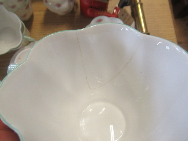 QUANTITY OF SHELLEY ROSEBUD PATTERN CHINA TEA AND COFFEE SERVICE Image