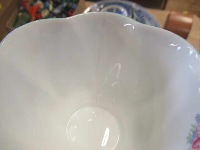 QUANTITY OF SHELLEY ROSEBUD PATTERN CHINA TEA AND COFFEE SERVICE Image