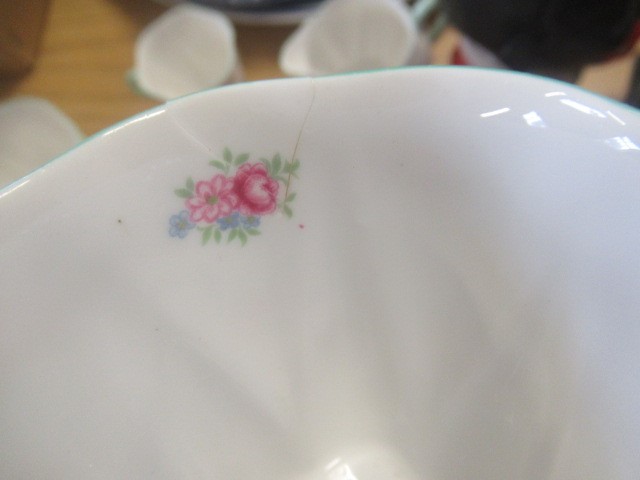 QUANTITY OF SHELLEY ROSEBUD PATTERN CHINA TEA AND COFFEE SERVICE Image