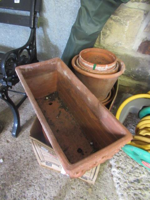 BOX OF TERRACOTTA PLANT POTS/PLANTERS Image