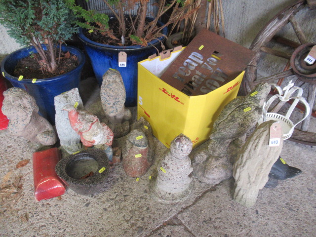 QUANTITY OF GARDEN ORNAMENTS Image