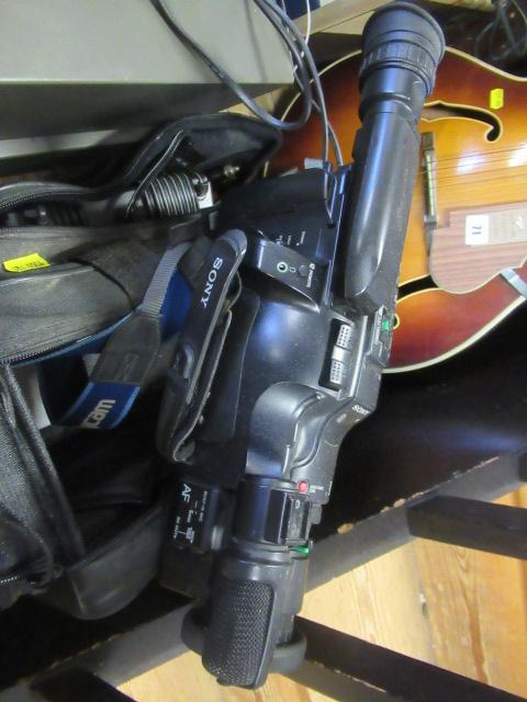 SONY VHS HANDICAM WITH BAG AND ACCESSORIES Image