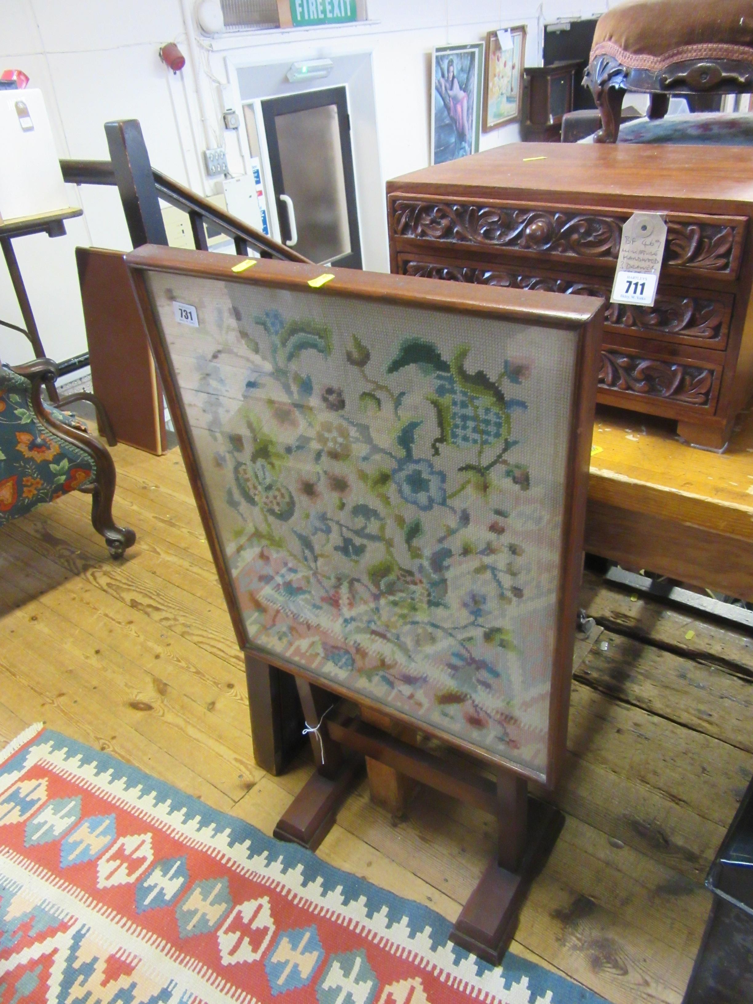 EMBROIDERED TILT TOP FIRESCREEN Image