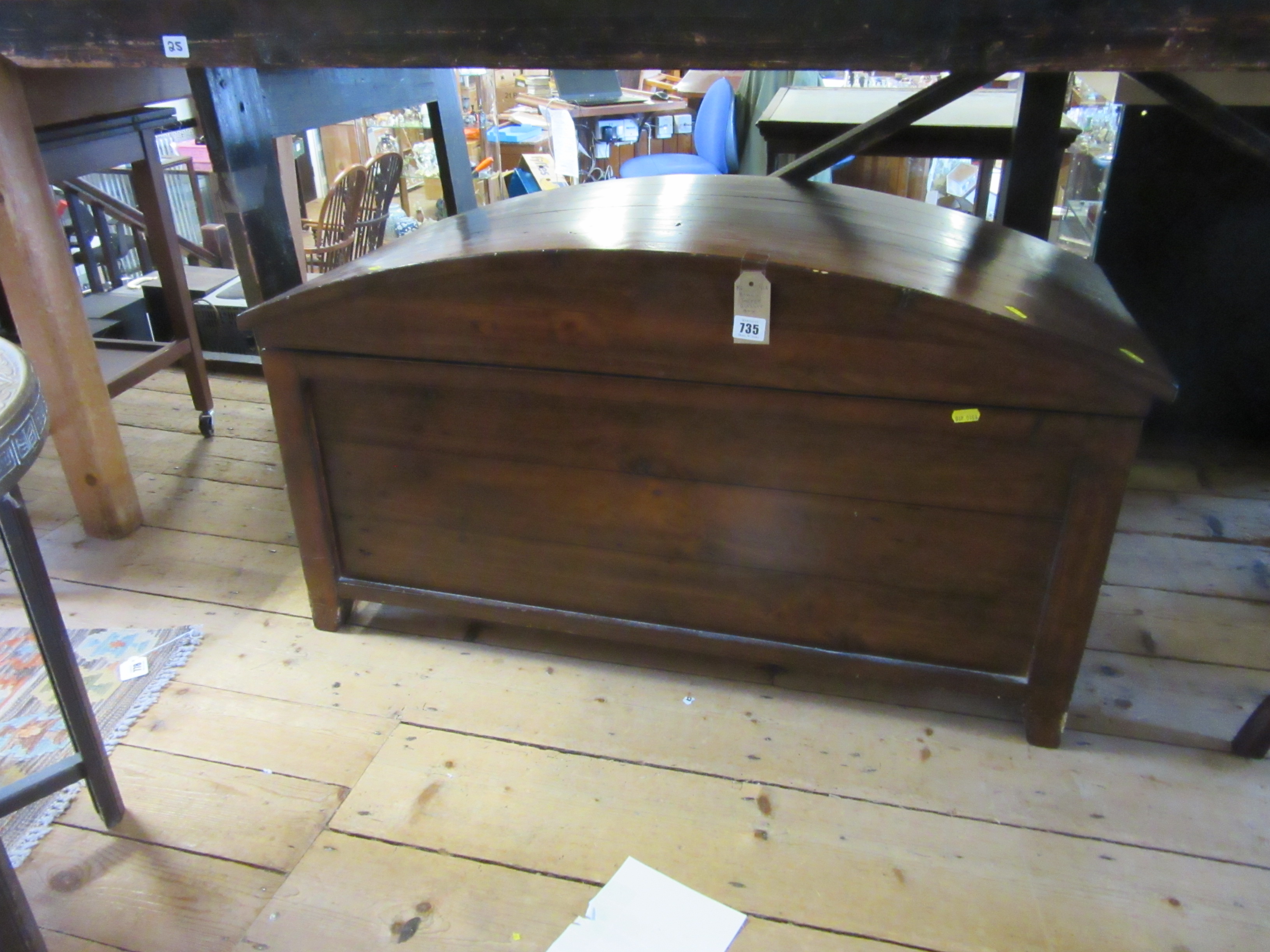 DOME TOPPED BLANKET BOX Image