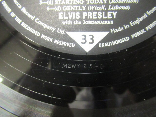 LARGE BOX OF ELVIS PRESLEY LP RECORDS Image