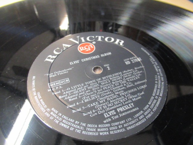 LARGE BOX OF ELVIS PRESLEY LP RECORDS Image