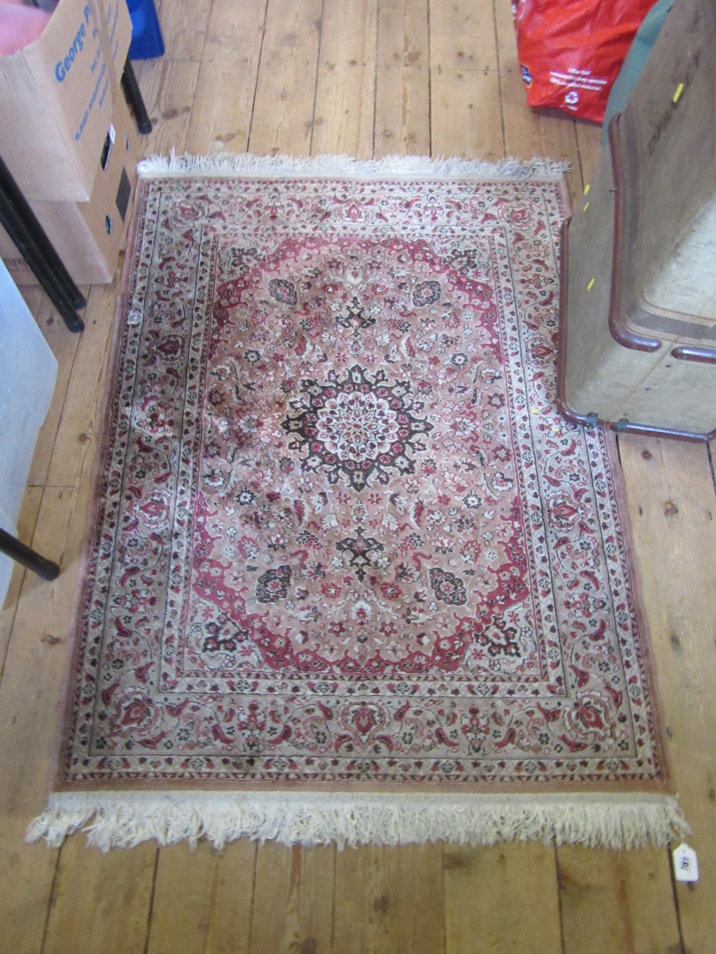 PATTERNED SILK RUG Image