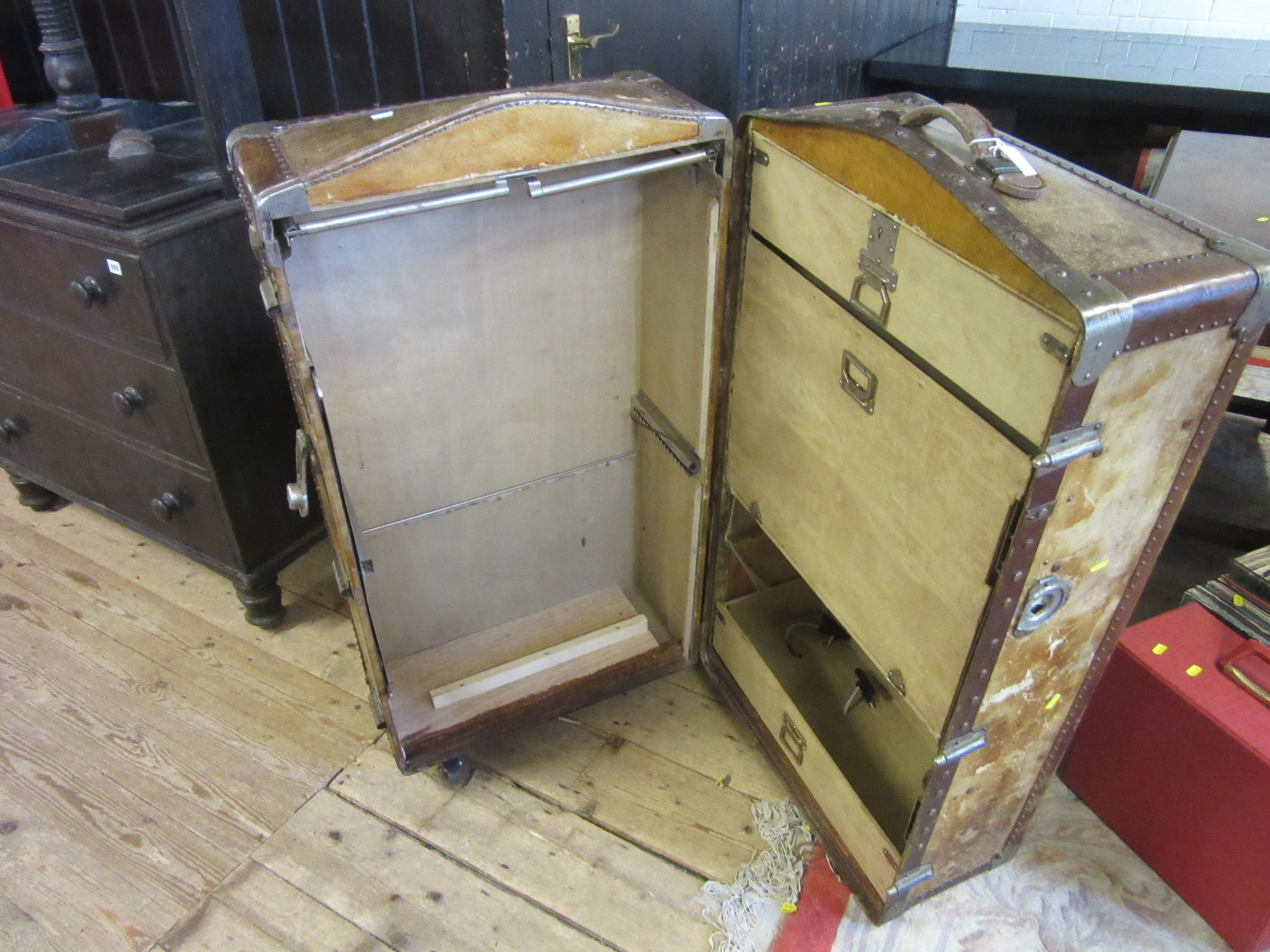 STEAMER TRUNK Image