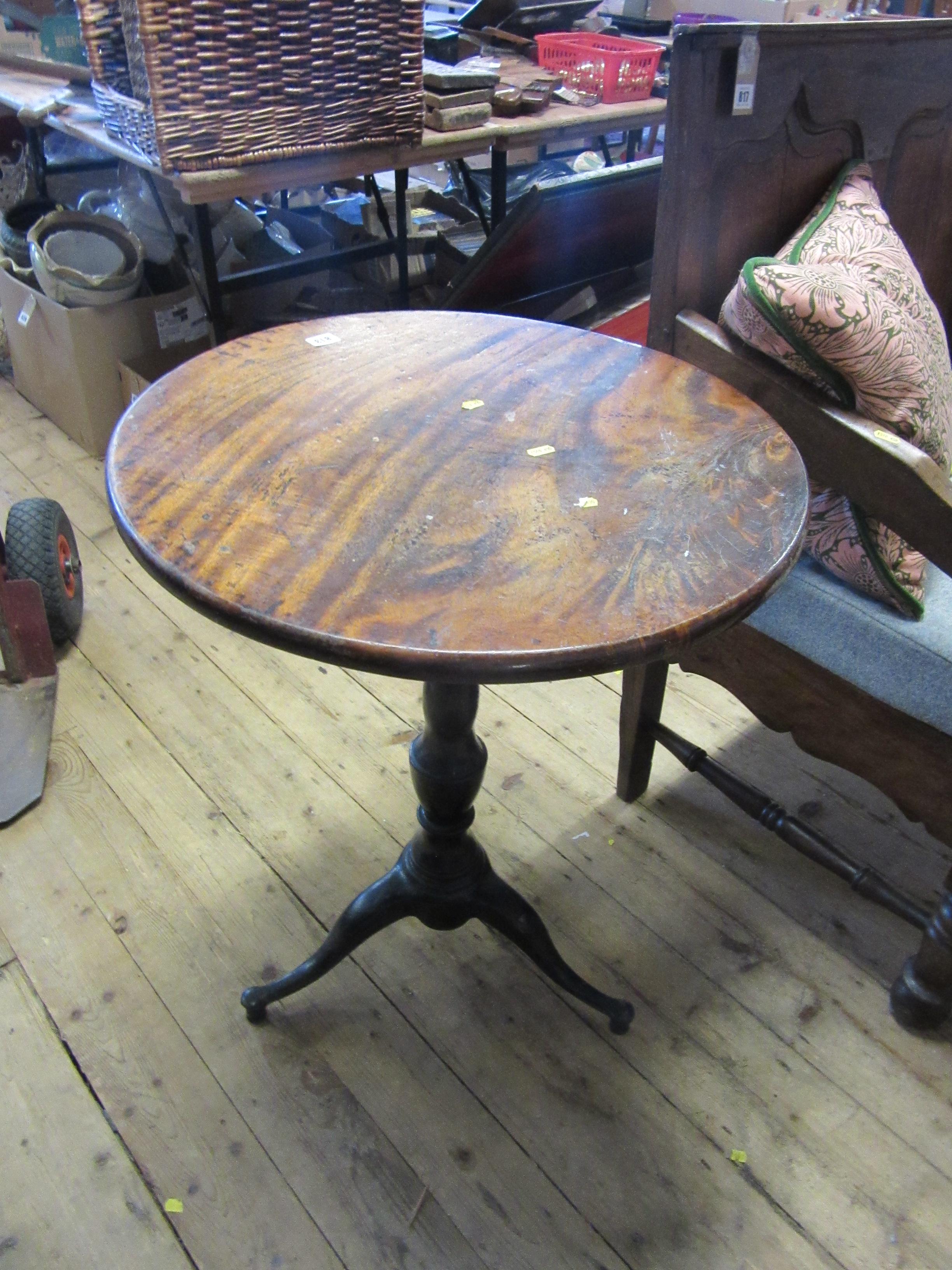 CIRCULAR PEDESTAL TABLE Image