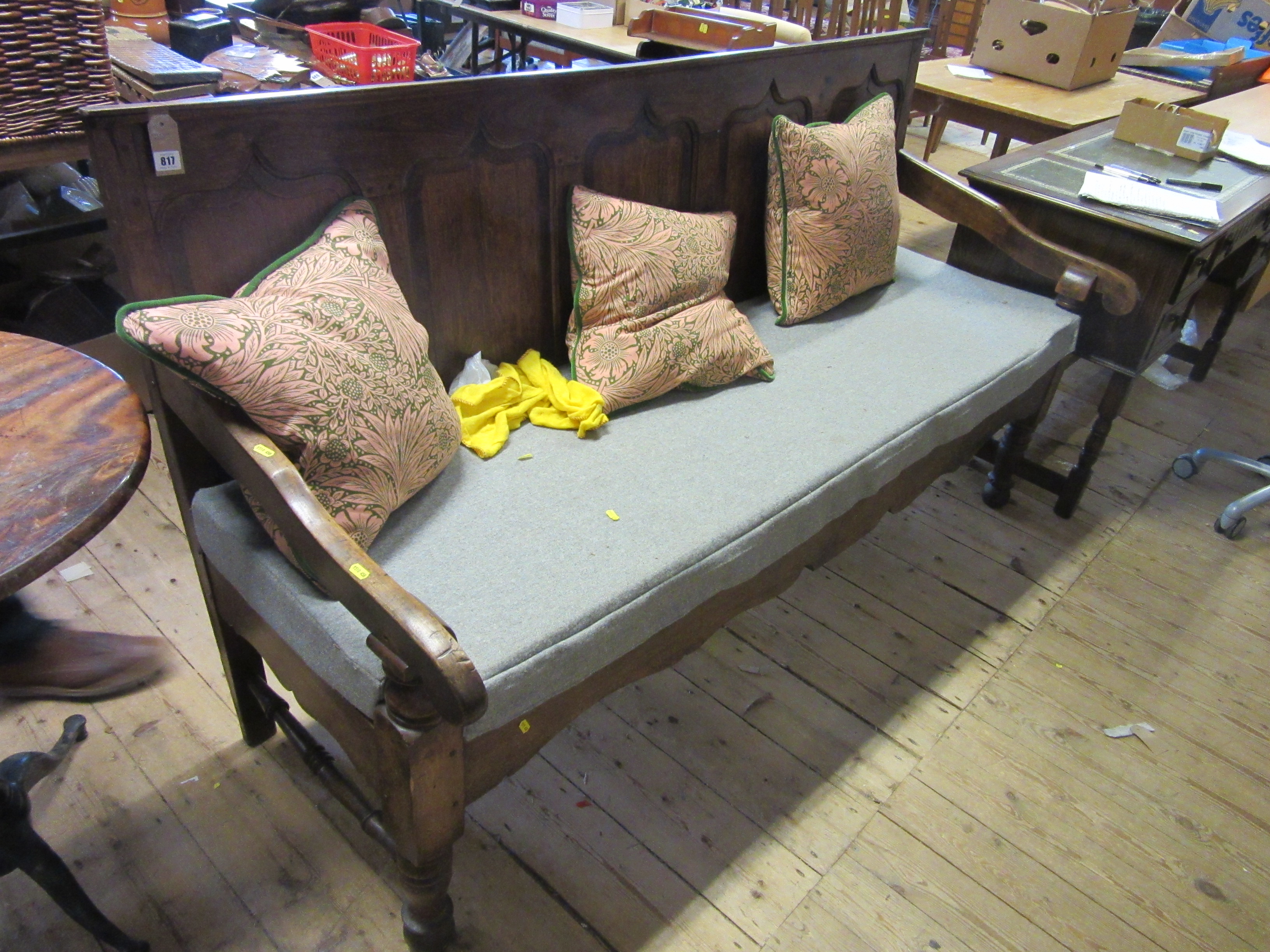CHURCH PEW Image