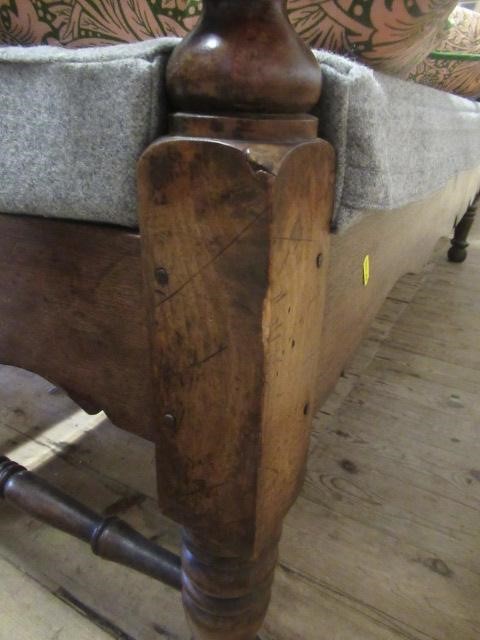 CHURCH PEW Image