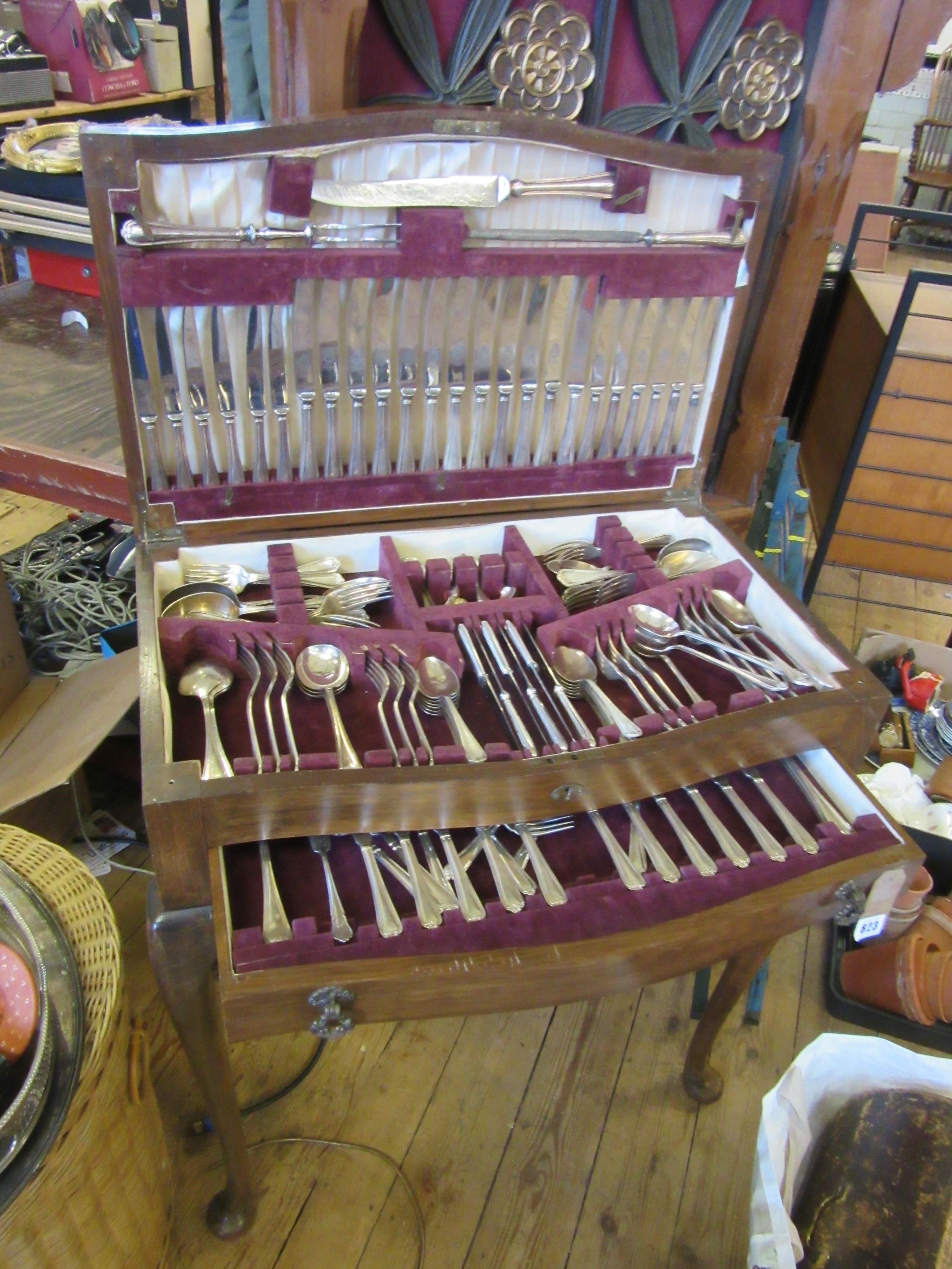 CANTEEN TABLE WITH SILVER PLATED CUTLERY Image