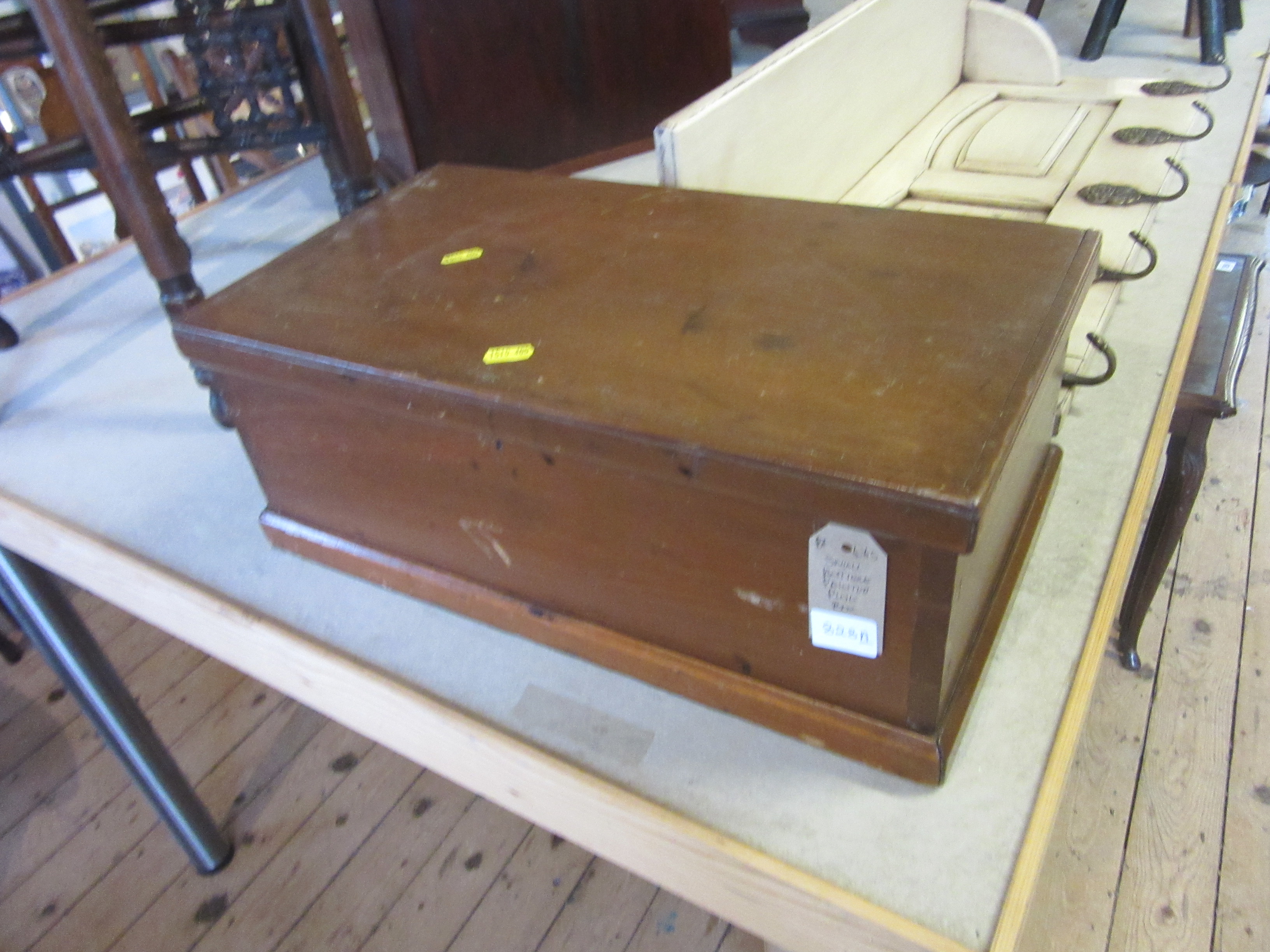 SMALL ANTIQUE PAINTED BOX Image