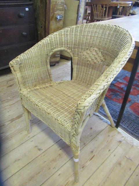 WICKER CHAIR Image