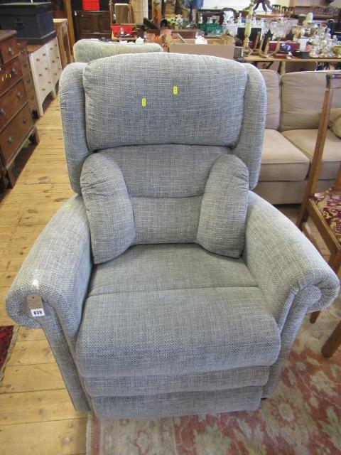 RISE/RECLINER CHAIR Image