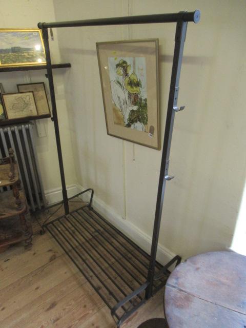 CLOTHES RAIL Image