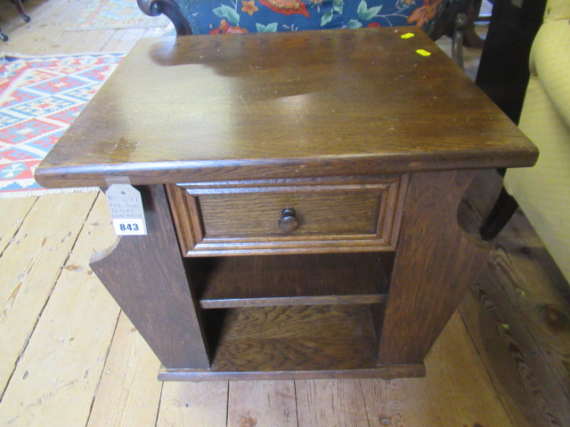 OAK SIDE TABLE/MAGAZINE RACK Image