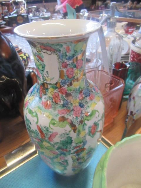 TRAY OF CERAMICS INCLUDING MEISSEN, SPODE AND ORIENTAL ITEMS Image