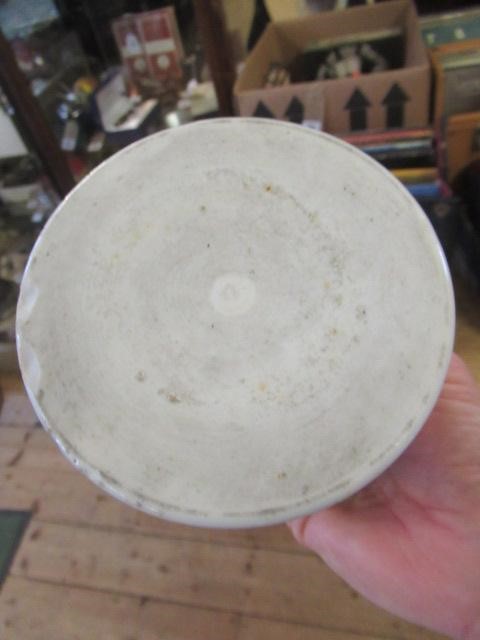 TRAY OF CERAMICS INCLUDING MEISSEN, SPODE AND ORIENTAL ITEMS Image