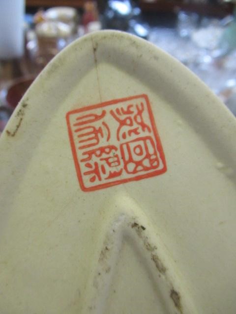 TRAY OF CERAMICS INCLUDING MEISSEN, SPODE AND ORIENTAL ITEMS Image