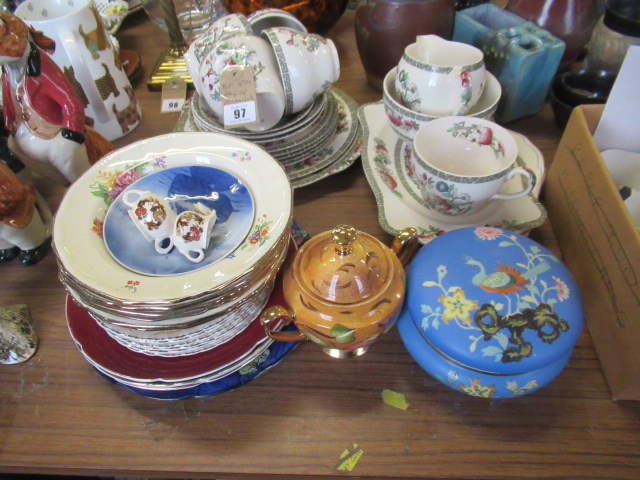 QUANTITY OF CERAMICS Image