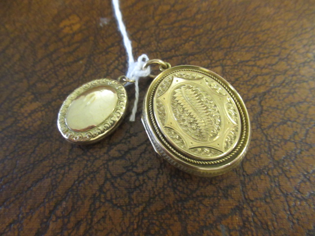 Two lockets | Hartleys Auctioneers & Valuers