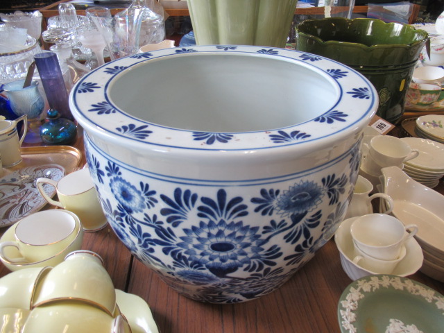 LARGE BLUE AND WHITE FISH BOWL Image