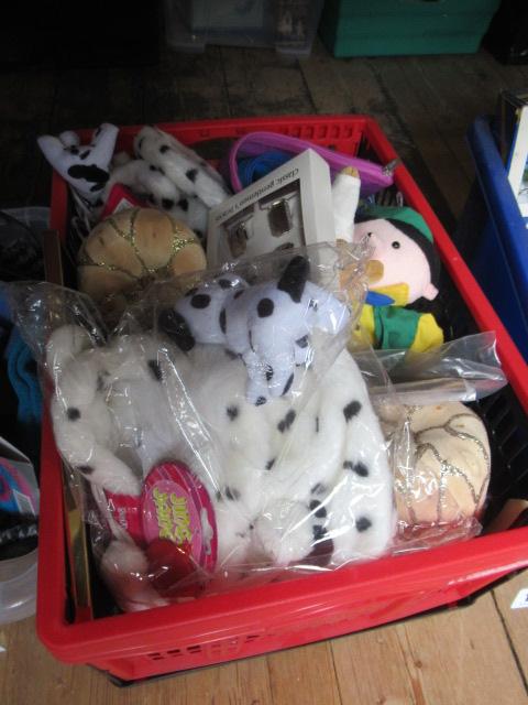 BOX OF MISCELLANEOUS ITEMS Image