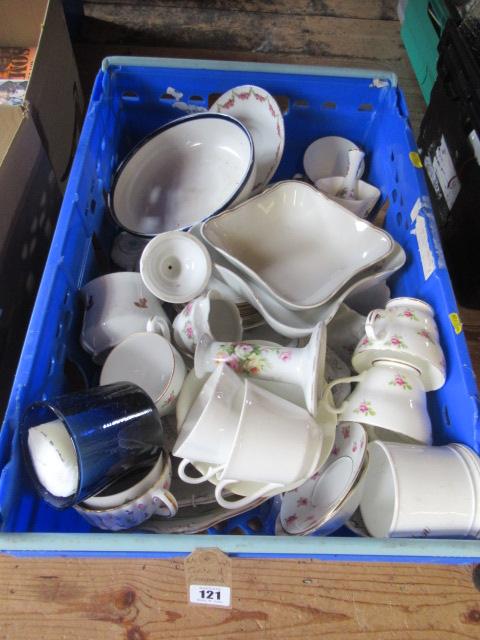 CRATE OF CERAMICS INCLUDING TEACUPS ETC Image