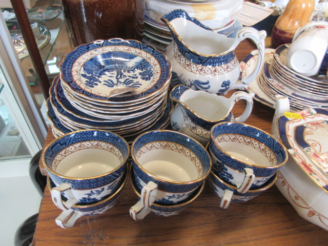 QUANTITY OF WILLOW PATTERN CHINA Image
