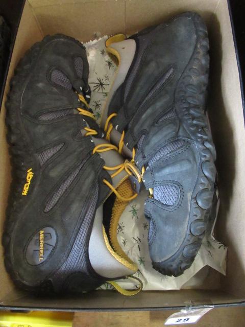 PAIR OF GENT'S MERRELL WALKING SHOES SIZE 9 Image