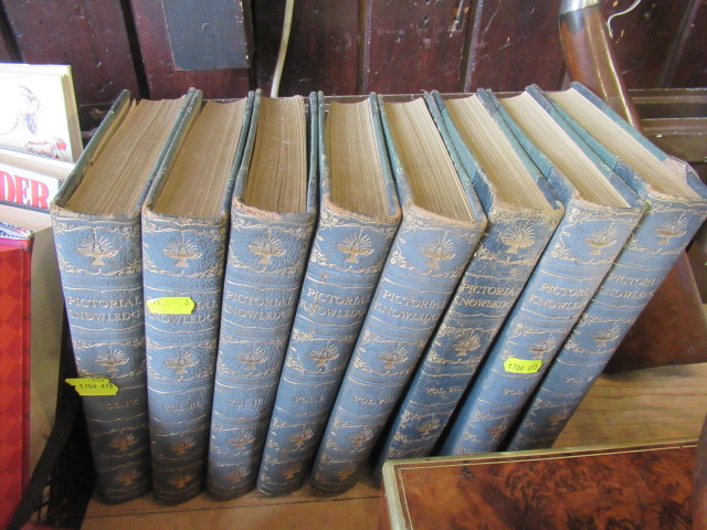 EIGHT VOLUMES SET OF 1930S PICTORIAL KNOWLEDGE BOOKS Image