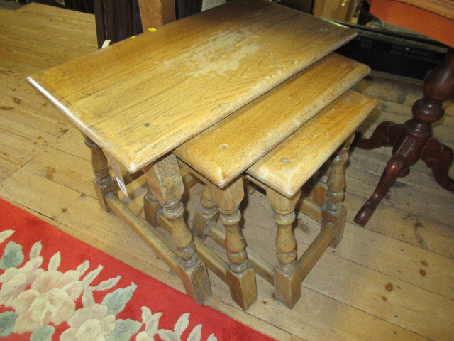 NEST OF THREE OAK TABLES Image