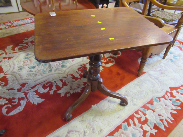 TILT TOP PEDESTAL TABLE Image