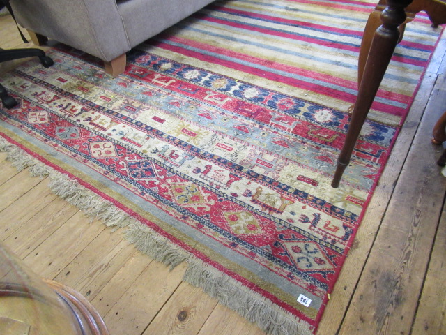 LARGE PATTERNED RUG Image
