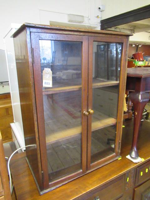 OAK GLAZED CABINET Image